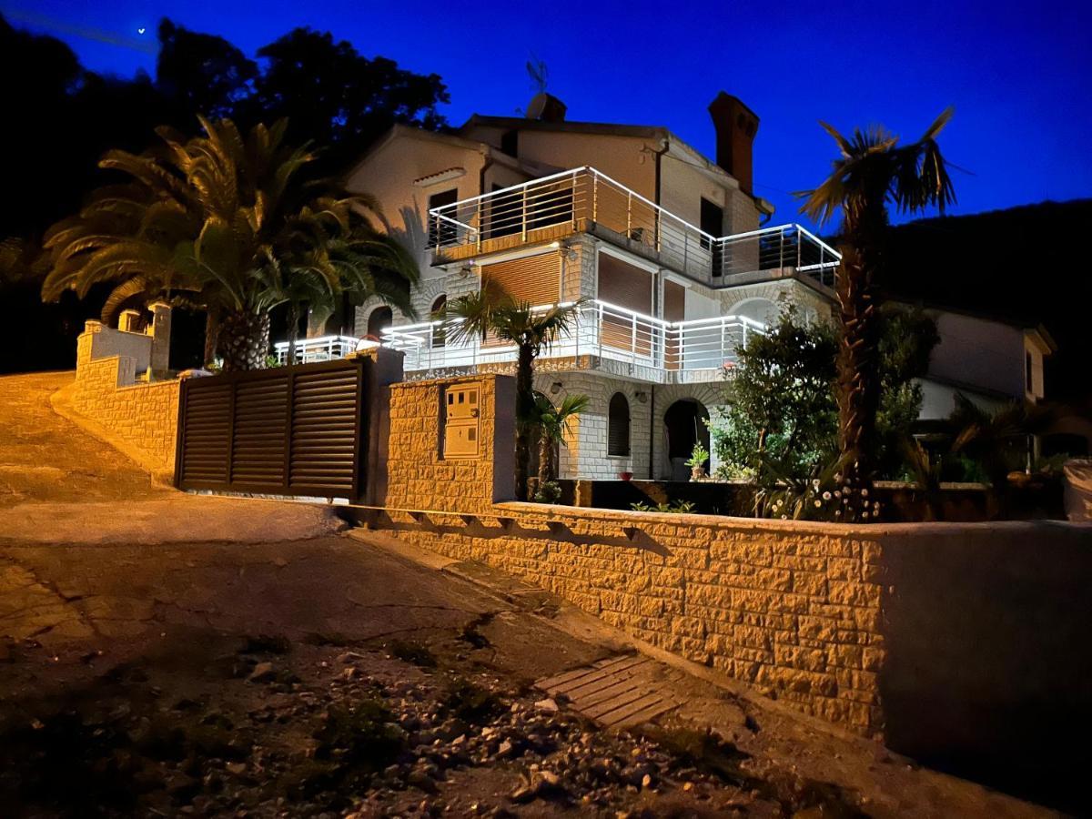 Vacation Home Lucija Slatina  المظهر الخارجي الصورة