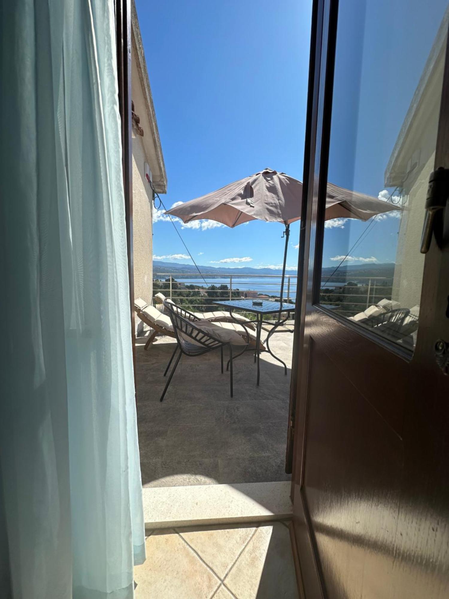 Vacation Home Lucija Slatina  المظهر الخارجي الصورة