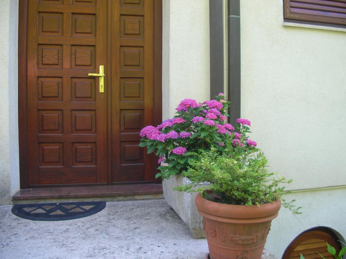 Vacation Home Lucija Slatina  المظهر الخارجي الصورة